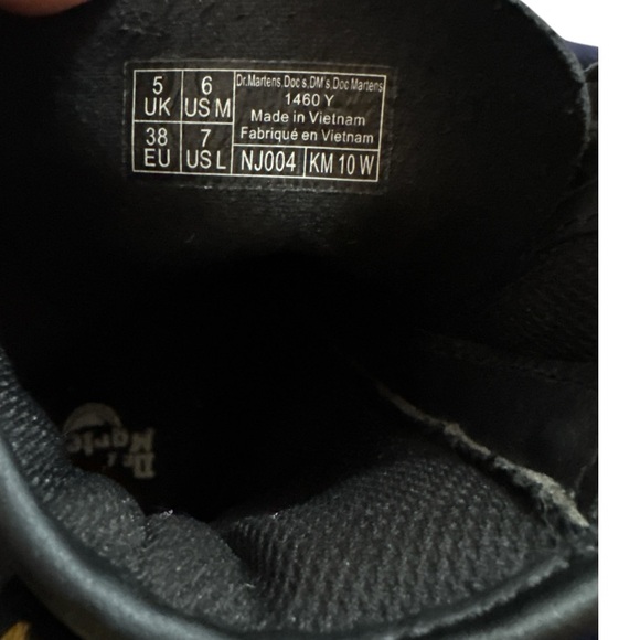 Dr. Martens Black Leather Lace-Up Boots Mens Size 6 or Womens Size 7 Equivalent main image 5